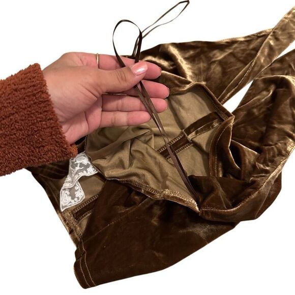 Petal and Pup Celine Velvet Halter Top Brown Sexy Classy - Picture 7 of 10